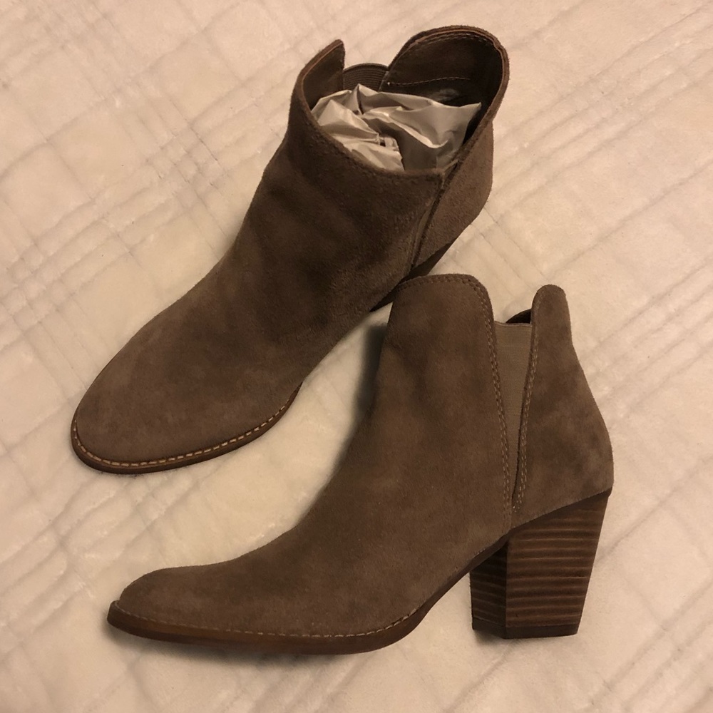 NEW Dolce Vita Taupe Suede Booties 7.5
